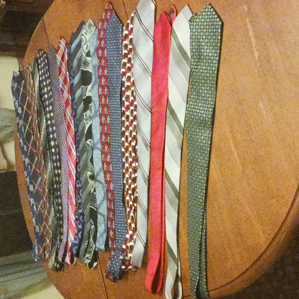 Lot of men's neck ties (25 count)